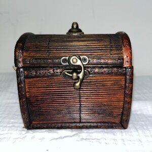 MINI JEWELRY & TRINKET  TRUNK  - Wood w/ Hinged Lid & Brass Closure - VERY NICE!
